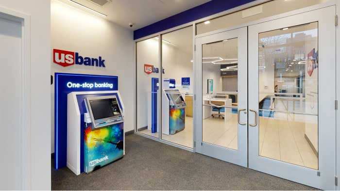 ATM en la sucursal Chicago Lakeview East de U.S. Bank.