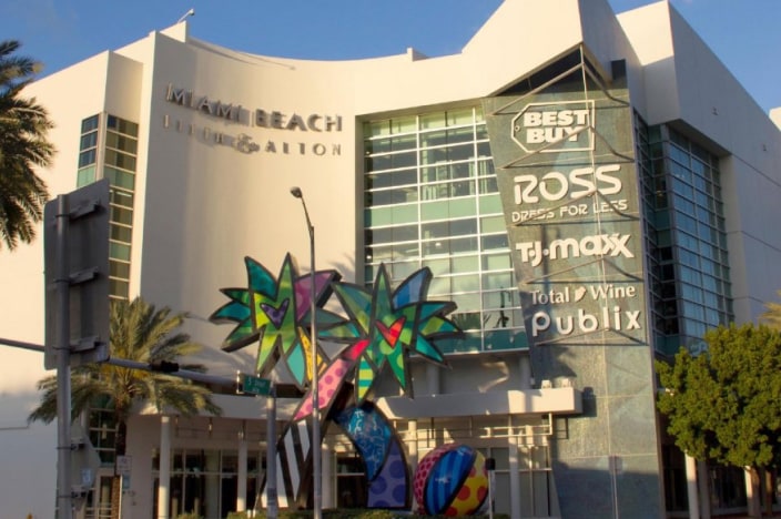 Photo of the exterior of a large department store in Miami Beach.