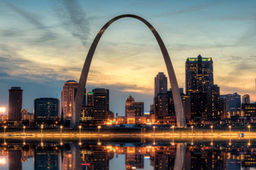 Saint Louis Arch at dusk 