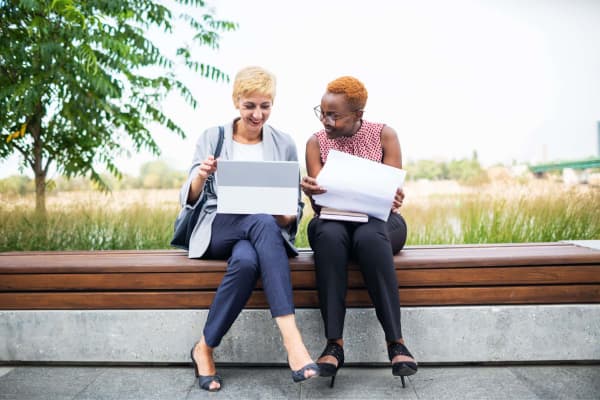 photo-two-businesswomen-discussing